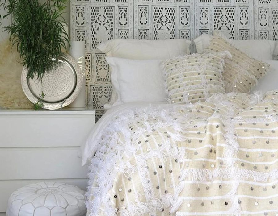 Loaded-white-Moroccan-wedding-blankets-