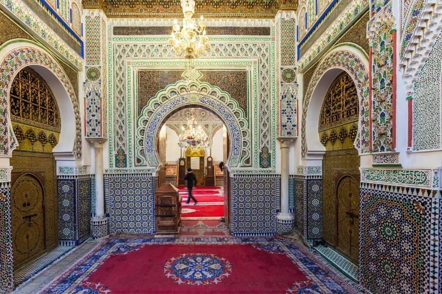 mausoleum moulay idriss from the inside